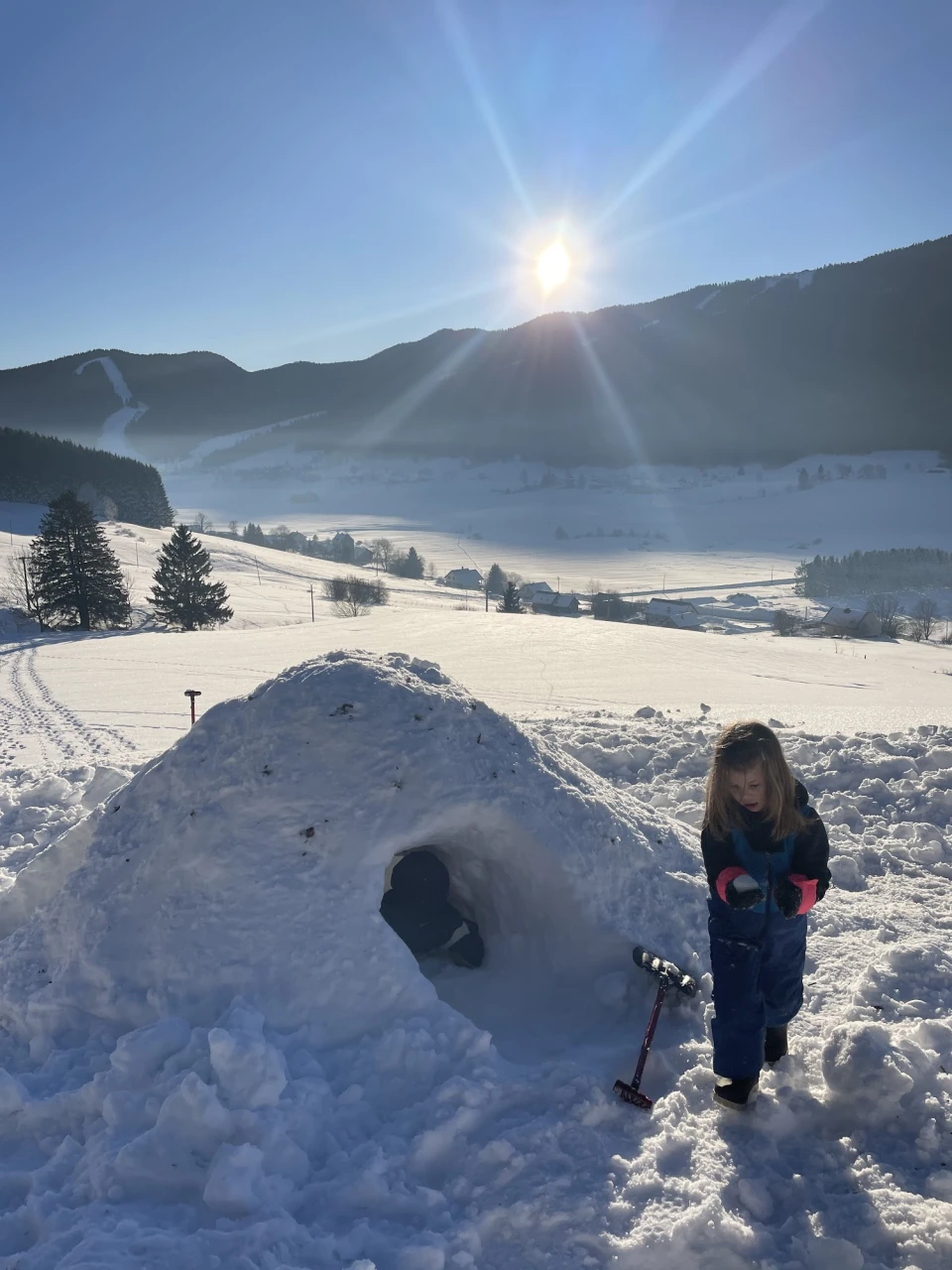 review-igloo-construction-4_linda-pavret-de-la-rochefordiere.jpg - 692da98d87507